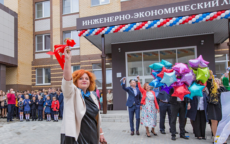Инженерно экономический лицей. Лицей на заслонова великие луки. Инженерно экономический лицей великие луки школа. Инженерно экономический лицей великие луки школа. Иэл великие луки.