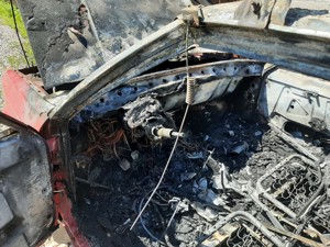 Два автомобиля горели в Великих Луках