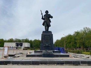 Стало известно, когда завершат реконструкцию памятника Александру Матросову в Великих Луках