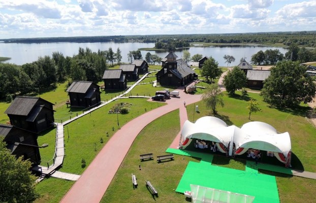 Турбаза великие луки. Волынь Великие Луки. Отель Волынь Великие Луки. Волынь база отдыха. Лесное озеро Великие Луки турбаза.