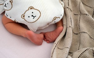 Пособие по беременности и родам получили 1 190 женщин Псковской области с начала года