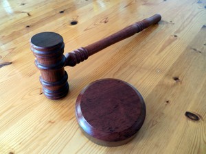 Житель Великолукского района попал под суд из-за крупного долга по алиментам