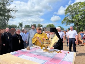 Освятили закладной камень и памятную капсулу: В Великих Луках идет строительство храма