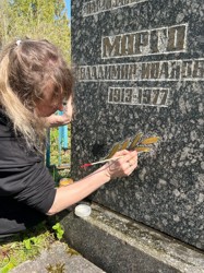 Великолучане благоустроили могилы участников Великой Отечественной войны