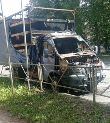 Еще один автомобиль горел в Великих Луках