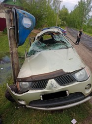 Дальнобойщик подобрал незнакомую девочку на дороге и привел домой. Только реакцию жены не предвидел