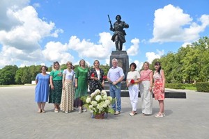 В Великих Луках отметили 70-летие памятника Александру Матросову