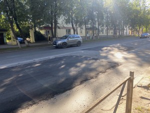 На месте двух провалов на проспекте Ленина в Великих Луках появились заплатки