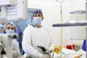 Псковские врачи впервые провели сложную операцию по удалению камня из почек молодому мужчине
