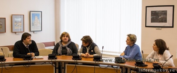 Директор пушкинского заповедника. Гейченко в Петергофе.