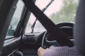 Наркотики, алкоголь и езда за рулем: Великолучанина направят на трудотерапию за опасное вождение