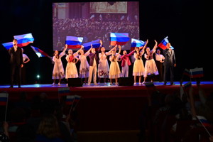 В Великих Луках прошел концерт, посвященный Дню воссоединения Крыма с Россией