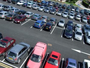 Великолучан просят не парковать автомобили на некоторых улицах